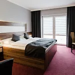 Hotel Menhard ホテル 3*