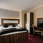 Hotel Menhard ヴルボフ