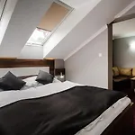 Hotel Menhard ホテル 3*