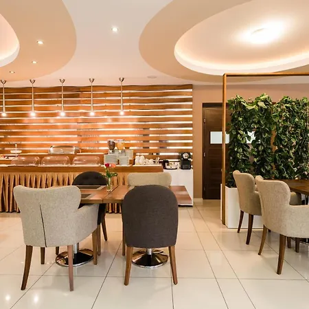 Hotel & Restauracia Menhard 3*