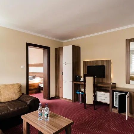 Hotel Hotel & Restauracia Menhard 3*