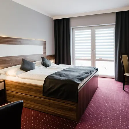 Hotel Menhard Hotel 3*
