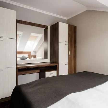 Hotel & Restauracia Menhard Hotel 3*