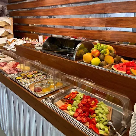 Hotel & Restauracia Menhard 3*