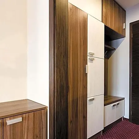Hotel Menhard Wierzbów