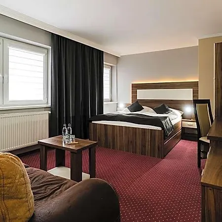 Hotel & Restauracia Menhard Hotel 3*