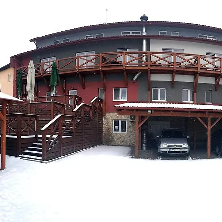 Hotel Menhard ホテル ヴルボフ